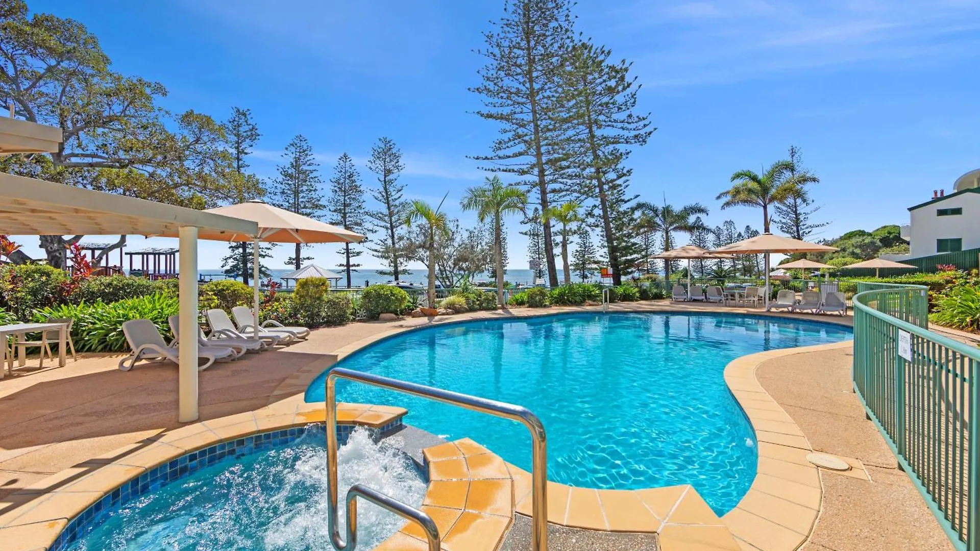 Resort The Norfolks On Moffat Beach Caloundra