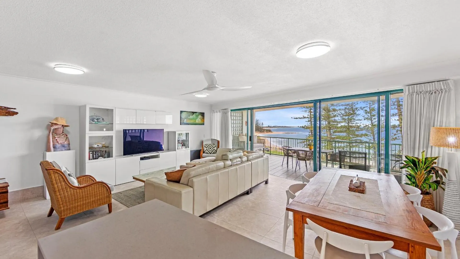 **** Resort The Norfolks On Moffat Beach Caloundra Australia